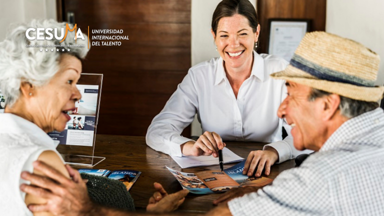 Pareja-junto-a-un-operador-turístico-planificando-su-programa-turístico