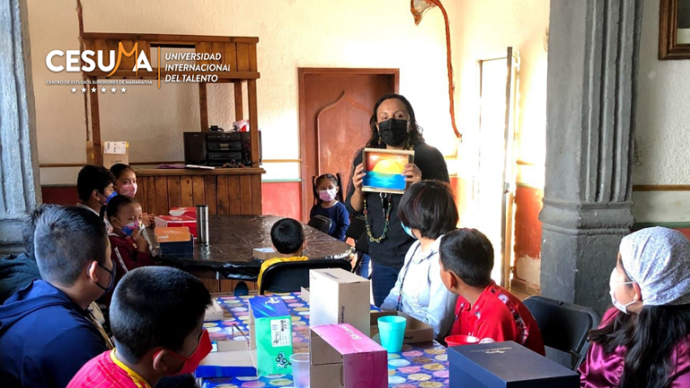 grupo-de-niños-escuchando-instrucciones