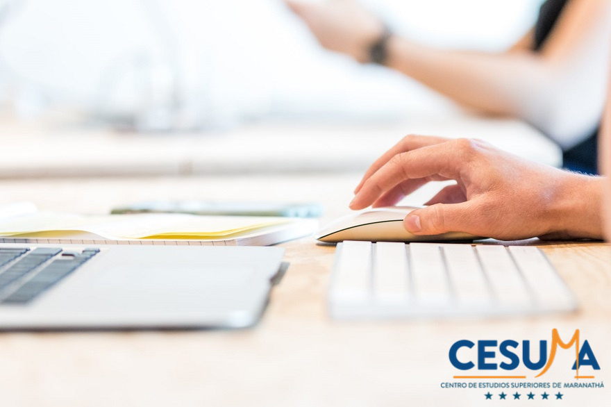 mano-sobre-mause mano-sobre-mause