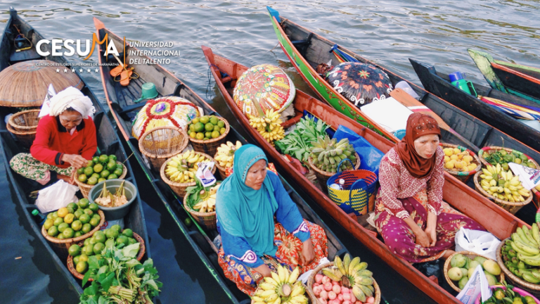 mujeres-vendiendo-sus-productos-locales-en-lanchas