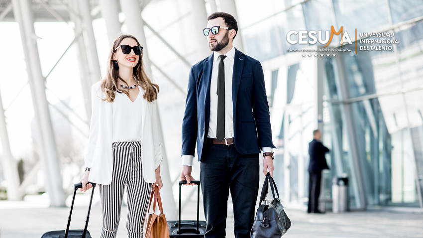 pareja-de-turistas-llegando-al-aeropuerto pareja-de-turistas-llegando-al-aeropuerto