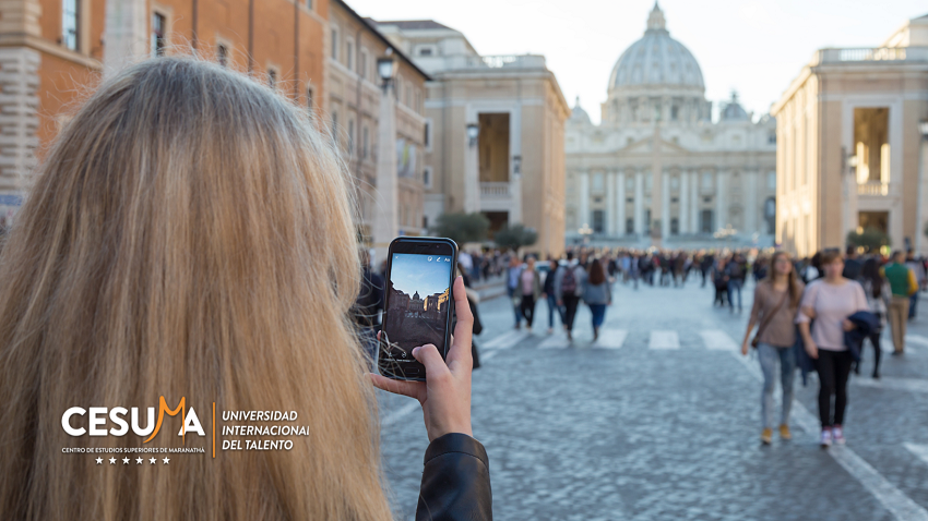 turista-tomando-foto-a-templo