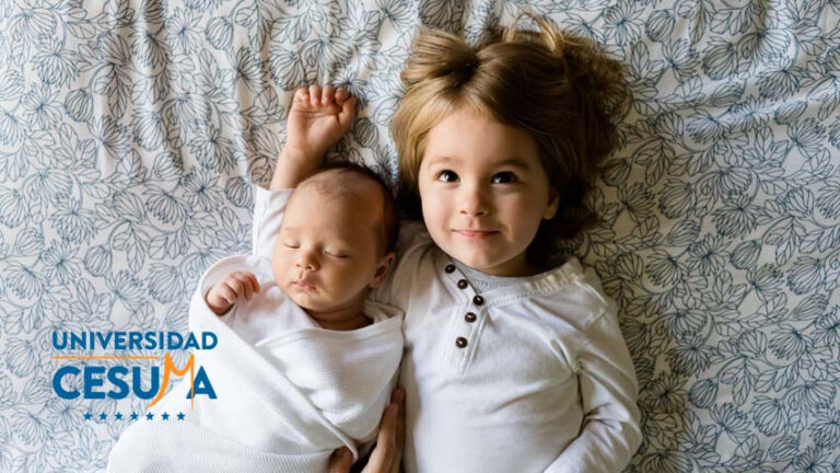 bebé-y-niña-acostados