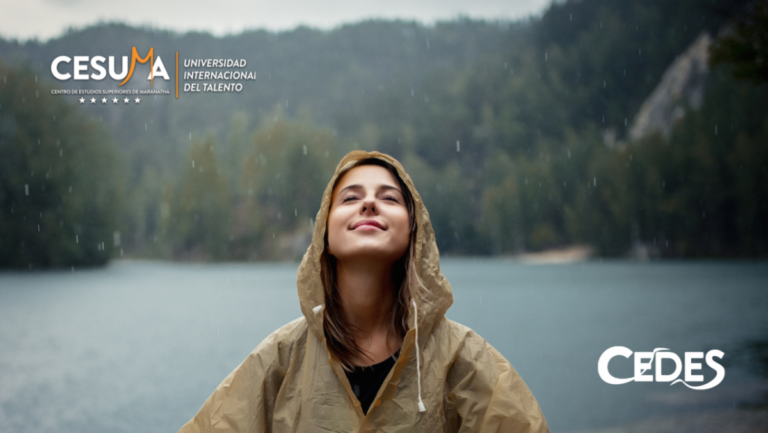 chica-disfrutando-de-la-lluvia