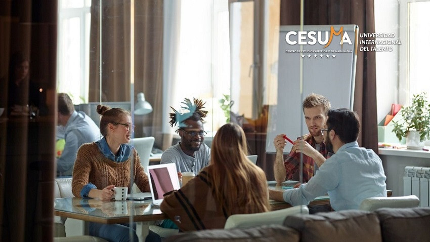 equipo-de-profesores-dialogando equipo-de-profesores-dialogando