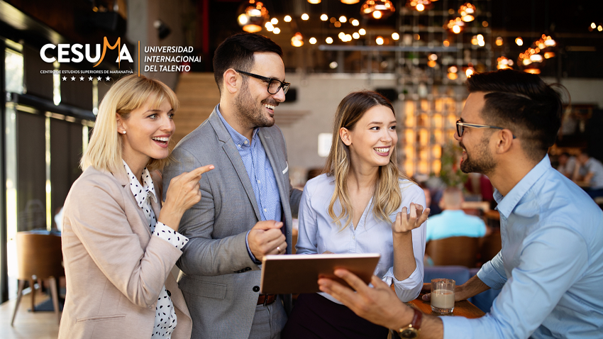 grupo-de-amigos-platicando