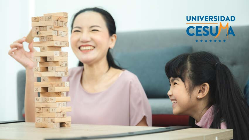 madre-e-hija-jugando-jenga