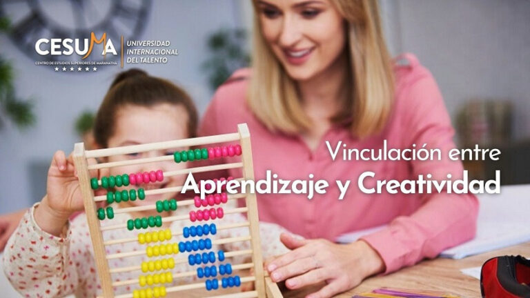 mujer-enseñando-a-niña-sumas-con-abaco