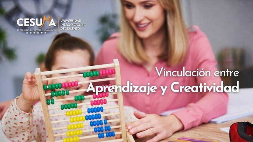 mujer-enseñando-a-niña-sumas-con-abaco