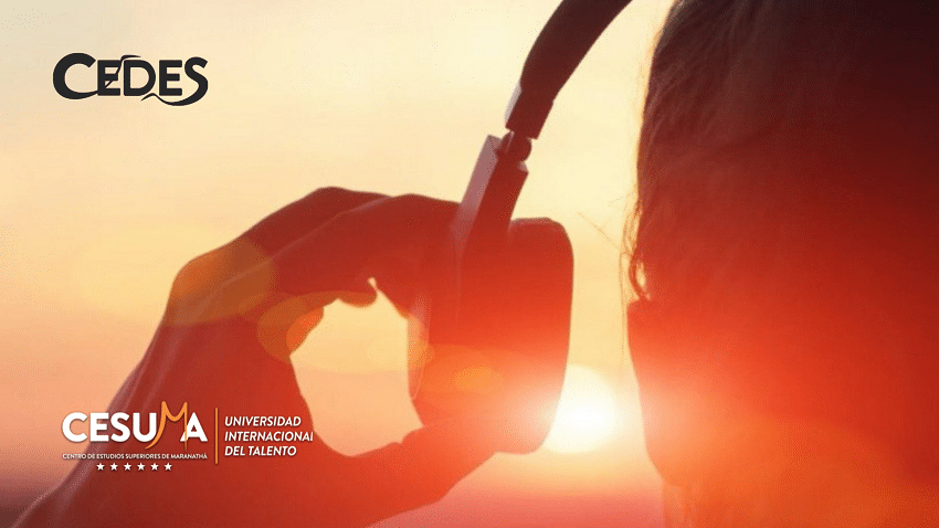 persona-quitandose-audifonos