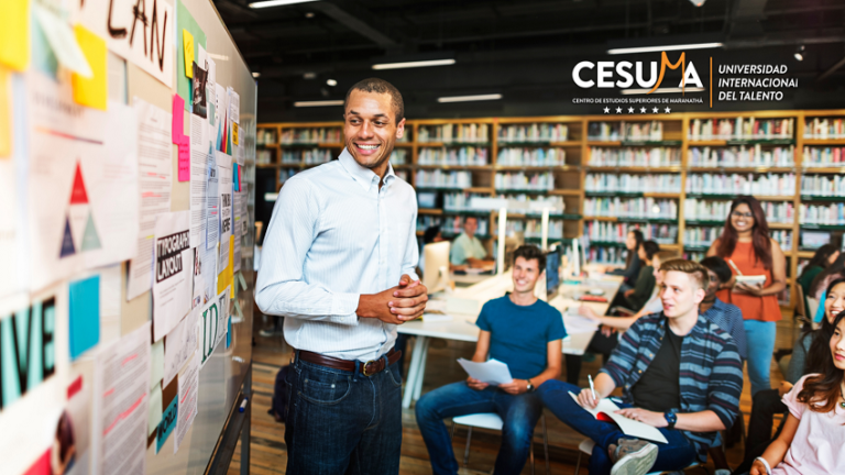 profesor-dando-clase-creativa