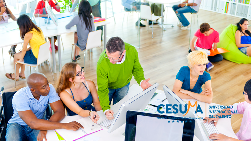 sala-de-trabajadores-con-distintas-actividades