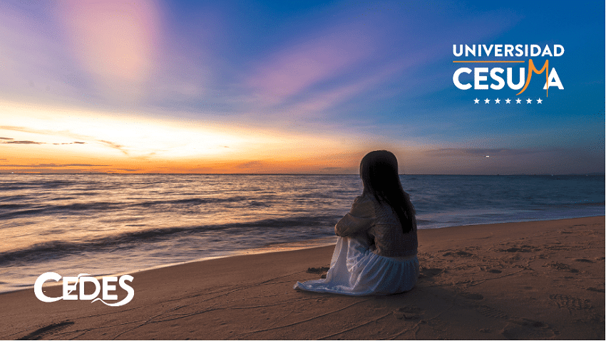 mujer-viendo-la-puesta-de-sol mujer viendo la puesta de sol