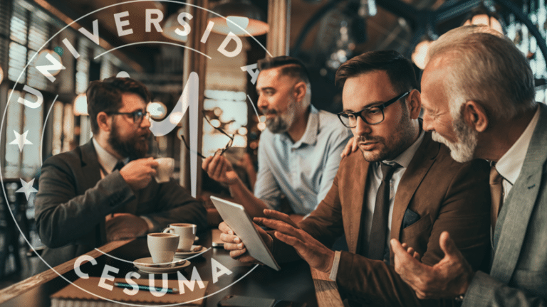 equipo trabajando en cafetería