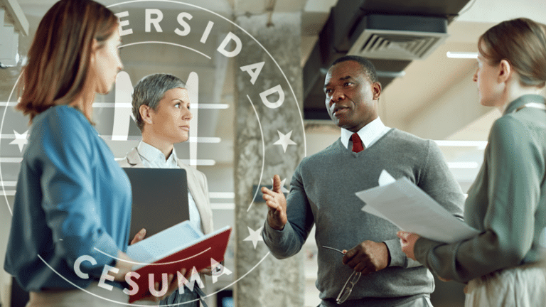 directivo organizando a su equipo