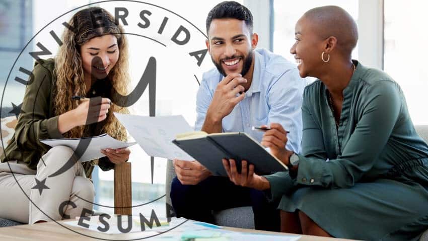 equipo planeando estrategias