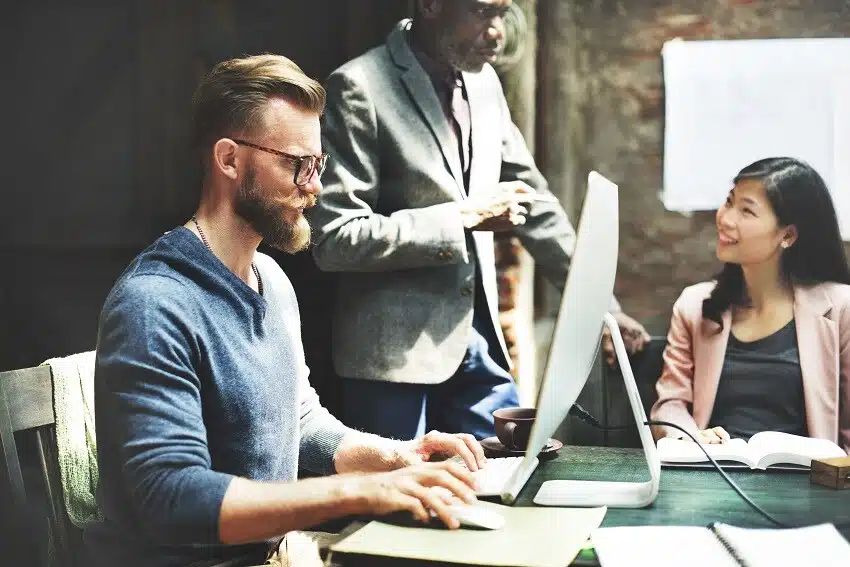 Maestrías y MBA colaborador-estuciendo Optimiza el potencial de tus empleados con una gestión del aprendizaje efectiva en Recursos Humanos