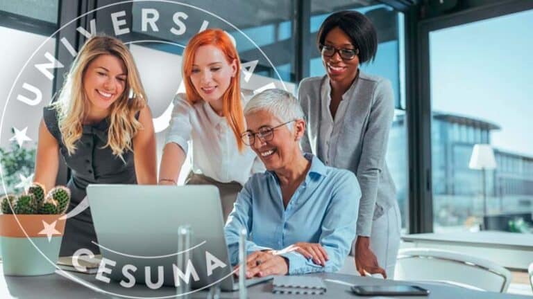 mujeres diversas trabajando juntas