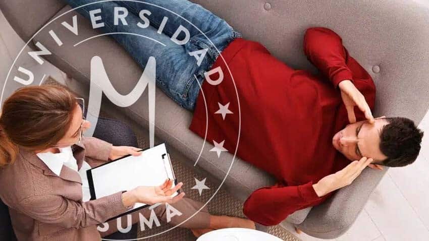 terapeuta-escuchando-a-paciente terapeuta-escuchando-a-paciente