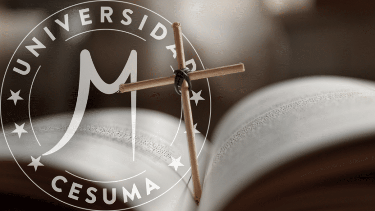 Libro abierto y una cruz