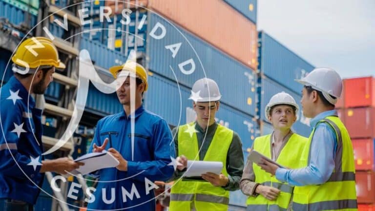 grupo de trabajadores discutiendo el transporte del servicio logístico