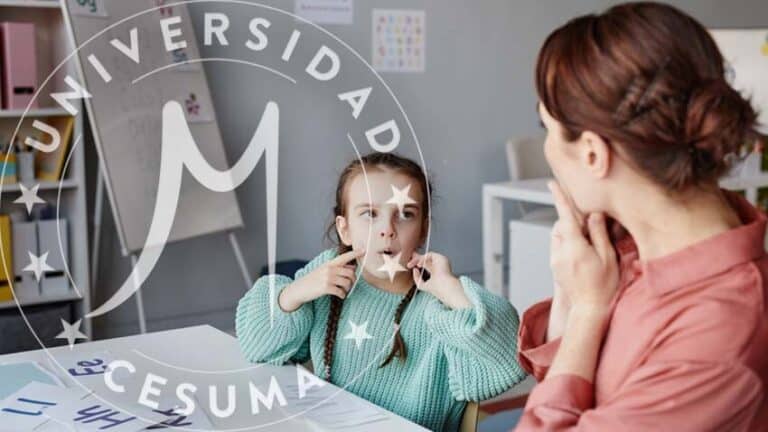 niña practicando ejercicios con logopeda
