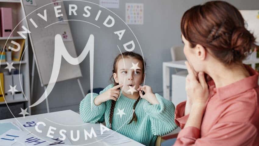 niña practicando ejercicios con logopeda
