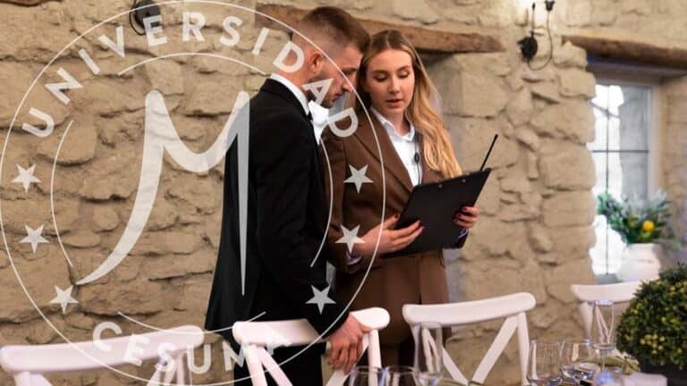 planificador de bodas dando indicaciones a colaborador