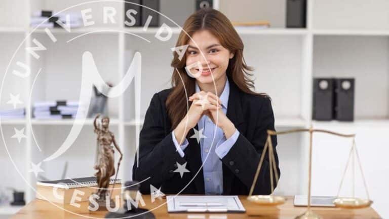 abogada empresaria que trabaja en bufete de abogados.JPG