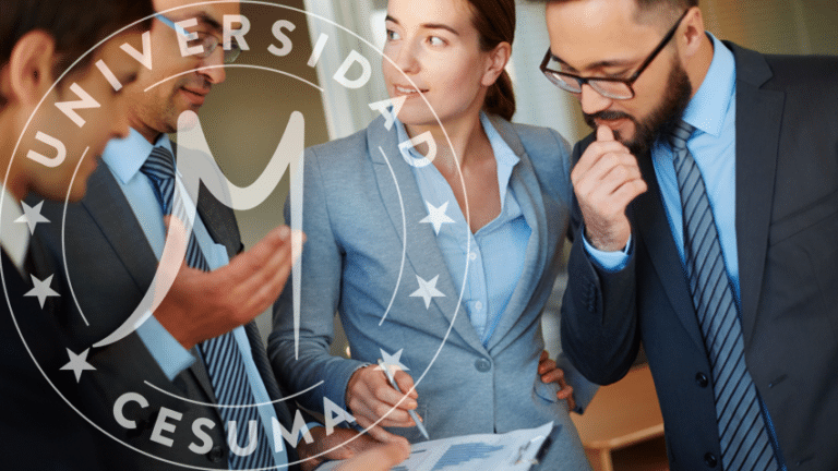 consultor de RH resolviendo conflicto con el equipo de trabajo