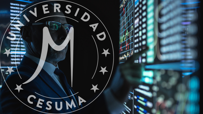 El hombre que trabaja en la gran pantalla digital del cuarto oscuro El hombre que trabaja en la gran pantalla digital del cuarto oscuro