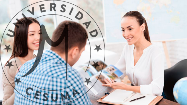 Un joven y una mujer pidiendo informos en una agencia de viajes